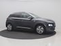Hyundai Kona Electric EV Premium 64 kWh / Navigatie/ Warmtepomp / 3-Fase / Lederen bekleding / SoH 99,4% / Trekhaak / Lederen bekleding / 481 km WLTP/