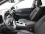 Hyundai Kona Electric EV Premium 64 kWh / Navigatie/ Warmtepomp / 3-Fase / Lederen bekleding / SoH 99,4% / Trekhaak / Lederen bekleding / 481 km WLTP/