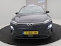Hyundai Kona Electric EV Premium 64 kWh / Navigatie/ Warmtepomp / 3-Fase / Lederen bekleding / SoH 99,4% / Trekhaak / Lederen bekleding / 481 km WLTP/