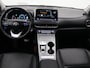 Hyundai Kona Electric EV Premium 64 kWh / Navigatie/ Warmtepomp / 3-Fase / Lederen bekleding / SoH 99,4% / Trekhaak / Lederen bekleding / 481 km WLTP/