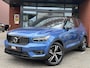 Volvo XC40 1.5 T5 Recharge R-Design // PANO SCHUIF-DAK // TREKHAAK // MEMORY SEATS // HARMAN KARDON AUDIO // CAMERA // ADAPTIVE CRUISE //