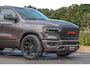 Dodge Ram MARGE + INCL BPM | LIMITED RED LINE 5.7 V8 HEMI | VIRTUAL | HUD | BOM EN BOM VOL | LUCHTVERING | 4X4 | CREWCAB DC | 5 PERSOONS BEDRIJFSAUTO | DUBBELE CABINE | LET OP: MARGE BTW VRIJ EN BPM IS BETAALD !