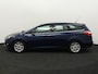 Ford Focus Wagon 1.0 EcoBoost Edition Plus Bluetooth, Cruise control, Parkeersensor achter, Verwarmde voorruit, Binnenspiegel automatisch dimmend, Een comfortabele en praktische stationwagen die veel ruimte en gebruiksgemak biedt. Dankzij het ruime interieur en de grote bagageruimte is deze Focus ideaal voor dagelijks gebruik.