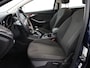 Ford Focus Wagon 1.0 EcoBoost Edition Plus Bluetooth, Cruise control, Parkeersensor achter, Verwarmde voorruit, Binnenspiegel automatisch dimmend, Een comfortabele en praktische stationwagen die veel ruimte en gebruiksgemak biedt. Dankzij het ruime interieur en de grote bagageruimte is deze Focus ideaal voor dagelijks gebruik.
