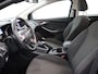 Ford Focus Wagon 1.0 EcoBoost Edition Plus Bluetooth, Cruise control, Parkeersensor achter, Verwarmde voorruit, Binnenspiegel automatisch dimmend, Een comfortabele en praktische stationwagen die veel ruimte en gebruiksgemak biedt. Dankzij het ruime interieur en de grote bagageruimte is deze Focus ideaal voor dagelijks gebruik.