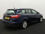 Ford Focus Wagon 1.0 EcoBoost Edition Plus Bluetooth, Cruise control, Parkeersensor achter, Verwarmde voorruit, Binnenspiegel automatisch dimmend, Een comfortabele en praktische stationwagen die veel ruimte en gebruiksgemak biedt. Dankzij het ruime interieur en de grote bagageruimte is deze Focus ideaal voor dagelijks gebruik.