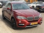 BMW X6 xDrive50i High Executive individual | 1ste Eigenaar | NL Auto | Uniek | Softclose | Schuif/Kanteldak | Stoelverwarming | Harman Kardon | Memory | Keyless | Achteruitrijcamera | Cruise | Lane Assist |