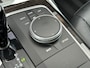 BMW 3-Serie 330i High Executive Automaat | Panoramadak, ACC, Leer, Trekhaak, Apple CarPlay, Stoelverw.- stuurverw., PDC, LED, 19"