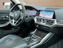 BMW 3-Serie 330i High Executive Automaat | Panoramadak, ACC, Leer, Trekhaak, Apple CarPlay, Stoelverw.- stuurverw., PDC, LED, 19"