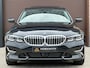 BMW 3-Serie 330i High Executive Automaat | Panoramadak, ACC, Leer, Trekhaak, Apple CarPlay, Stoelverw.- stuurverw., PDC, LED, 19"