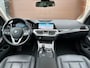 BMW 3-Serie 330i High Executive Automaat | Panoramadak, ACC, Leer, Trekhaak, Apple CarPlay, Stoelverw.- stuurverw., PDC, LED, 19"
