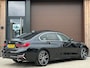 BMW 3-Serie 330i High Executive Automaat | Panoramadak, ACC, Leer, Trekhaak, Apple CarPlay, Stoelverw.- stuurverw., PDC, LED, 19"