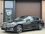 BMW 3-Serie 330i High Executive Automaat | Panoramadak, ACC, Leer, Trekhaak, Apple CarPlay, Stoelverw.- stuurverw., PDC, LED, 19"