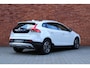 Volvo V40 Cross Country T3 Automaat Edition+ | Afneembare trekhaak | Stoelverwarming | Navigatie | Volvo on Call | Climate control | Parkeersensoren achter | High performance audio | Dealeronderhouden