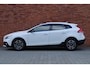 Volvo V40 Cross Country T3 Automaat Edition+ | Afneembare trekhaak | Stoelverwarming | Navigatie | Volvo on Call | Climate control | Parkeersensoren achter | High performance audio | Dealeronderhouden