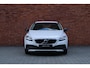 Volvo V40 Cross Country T3 Automaat Edition+ | Afneembare trekhaak | Stoelverwarming | Navigatie | Volvo on Call | Climate control | Parkeersensoren achter | High performance audio | Dealeronderhouden