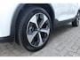 Volvo XC40 B4 Plus Dark | Trekhaak | Verwarmbare voorstoelen, stuurwiel en voorruit | Premium audio by Harman Kardon | Apple carplay/Android auto | Keyless