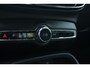 Volvo XC40 B4 Plus Dark | Trekhaak | Verwarmbare voorstoelen, stuurwiel en voorruit | Premium audio by Harman Kardon | Apple carplay/Android auto | Keyless