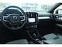 Volvo XC40 B4 Plus Dark | Trekhaak | Verwarmbare voorstoelen, stuurwiel en voorruit | Premium audio by Harman Kardon | Apple carplay/Android auto | Keyless