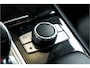 Mercedes-Benz SL 400 246kW/334pk Aut7 AMG SPORTPAKKET + SOFTLEDER + AIRSCARF + HARMAN/KARDON + NAVI COMAND + KEYLESS ENTRY&GO + BI-XENON + EL.WINDSCHERM + CARBON ACHTERKLEP + PANORAMA VARIO DAK + HOMELINK + PARKSENSOREN V&A + 18" LM-VELGEN!!