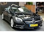 Mercedes-Benz SL 400 246kW/334pk Aut7 AMG SPORTPAKKET + SOFTLEDER + AIRSCARF + HARMAN/KARDON + NAVI COMAND + KEYLESS ENTRY&GO + BI-XENON + EL.WINDSCHERM + CARBON ACHTERKLEP + PANORAMA VARIO DAK + HOMELINK + PARKSENSOREN V&A + 18" LM-VELGEN!!