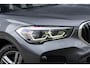 BMW X1 xDrive25e High Executive | M-Sport | Plug-in Hybrid (PHEV) | Panoramadak | LED Koplampen Adaptief | Cruise Control Adaptief | Achteruitrijcamera | Parkeerassistent | Head-up Display | Sportstoelen | Keyless Entry | Elektrische Achterklep | Navigatie