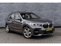 BMW X1 xDrive25e High Executive | M-Sport | Plug-in Hybrid (PHEV) | Panoramadak | LED Koplampen Adaptief | Cruise Control Adaptief | Achteruitrijcamera | Parkeerassistent | Head-up Display | Sportstoelen | Keyless Entry | Elektrische Achterklep | Navigatie