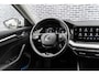 Skoda Octavia Combi 1.4 TSI iV PHEV Business Edition | Plug-in Hybrid | Achteruitrijcamera | Parkeersensoren | Keyless Entry | Sunset Glas | Stoelverwarming voor en achter | Lichtmetalen Velgen 17 inch | Navigatie | Apple Carplay | Android Auto
