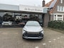Toyota C-HR / C-HR+ 2.0 Plug-in Hybrid 220 Dynamic dodehoekdetectie / stoelverwarming / stuurwielverwarming / parkeersensoren voor + achter / Navigatie / Apple Carplay / Android Auto / parkeercamera / 10 jaar Toyota garantie / rijklaarprijs incl. Toyota Pechhulppas