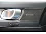 Volvo XC40 B4 Plus Dark | Trekhaak | Verwarmbare voorstoelen en stuurwiel | Premium audio by Harman Kardon | Apple carplay/Android auto | Keyless |