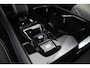 Volvo XC40 B4 Plus Dark | Trekhaak | Verwarmbare voorstoelen en stuurwiel | Premium audio by Harman Kardon | Apple carplay/Android auto | Keyless |