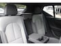 Volvo XC40 B4 Plus Dark | Trekhaak | Verwarmbare voorstoelen en stuurwiel | Premium audio by Harman Kardon | Apple carplay/Android auto | Keyless |