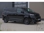Opel Vivaro BLACK OPS | GEHEEL COMPLEET | HOUTEN VLOER EN WANDEN 3 PERSSONS | 2 DELIG ACHTER DEUREN | LADE SCHUIF BAK | 2.0D 180 PK S&S L2 H1 | FULL LED | SCHUIF DEUR | GEHEEL ZWART | MOOIE STOERE BUS |