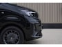 Opel Vivaro BLACK OPS | GEHEEL COMPLEET | HOUTEN VLOER EN WANDEN 3 PERSSONS | 2 DELIG ACHTER DEUREN | LADE SCHUIF BAK | 2.0D 180 PK S&S L2 H1 | FULL LED | SCHUIF DEUR | GEHEEL ZWART | MOOIE STOERE BUS |