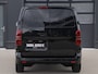 Opel Vivaro BLACK OPS | GEHEEL COMPLEET | HOUTEN VLOER EN WANDEN 3 PERSSONS | 2 DELIG ACHTER DEUREN | LADE SCHUIF BAK | 2.0D 180 PK S&S L2 H1 | FULL LED | SCHUIF DEUR | GEHEEL ZWART | MOOIE STOERE BUS |
