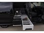 Opel Vivaro BLACK OPS | GEHEEL COMPLEET | HOUTEN VLOER EN WANDEN 3 PERSSONS | 2 DELIG ACHTER DEUREN | LADE SCHUIF BAK | 2.0D 180 PK S&S L2 H1 | FULL LED | SCHUIF DEUR | GEHEEL ZWART | MOOIE STOERE BUS |