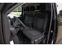 Opel Vivaro BLACK OPS | GEHEEL COMPLEET | HOUTEN VLOER EN WANDEN 3 PERSSONS | 2 DELIG ACHTER DEUREN | LADE SCHUIF BAK | 2.0D 180 PK S&S L2 H1 | FULL LED | SCHUIF DEUR | GEHEEL ZWART | MOOIE STOERE BUS |