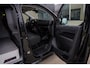 Opel Vivaro BLACK OPS | GEHEEL COMPLEET | HOUTEN VLOER EN WANDEN 3 PERSSONS | 2 DELIG ACHTER DEUREN | LADE SCHUIF BAK | 2.0D 180 PK S&S L2 H1 | FULL LED | SCHUIF DEUR | GEHEEL ZWART | MOOIE STOERE BUS |