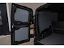 Opel Vivaro BLACK OPS | GEHEEL COMPLEET | HOUTEN VLOER EN WANDEN 3 PERSSONS | 2 DELIG ACHTER DEUREN | LADE SCHUIF BAK | 2.0D 180 PK S&S L2 H1 | FULL LED | SCHUIF DEUR | GEHEEL ZWART | MOOIE STOERE BUS |