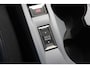 Peugeot e-2008 EV Allure Pack 50 kWh / SoH 91 % / Camera / Keyless / CarPlay / Half Leder / 17'' / Stoelverwarming / DAB / Cruise Control
