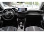 Peugeot e-2008 EV Allure Pack 50 kWh / SoH 91 % / Camera / Keyless / CarPlay / Half Leder / 17'' / Stoelverwarming / DAB / Cruise Control
