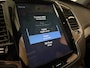 Volvo XC90 T8 AWD Recharge R-Design | Luchtvering | Trekhaak | 360 Camera | Harman Kardon | Schuifdak | Head-Up Display | Adaptieve Cruise Control | Stoel en Stuurwielverwarming | Pilot Assist | BLIS Dode Hoek Detectie | 20 Inch | Full LED Meesturende koplampen | Gelamineerde/geluidwerende zijruiten | Elektrische voorstoelen geheugen | R-Design Leder Contourstoelen met alcantara en wit stiksel en bies | Zitting verlenging voorstoelen | Lederen Dashboard | Keyless Drive | Parkeersensoren voor+achter | Privacy Glass | Elektrisch bedienbare achterklep | Geïntegreerde zongordijnen achterportieren | Geïntegreerd kinderzitje achterin | 7-Persoons | 4-Zone Climate Control | DAB Radio | Apple Carplay/Android Auto | Volvo On Call met mobiele App functie | Onyx Black Metallic |