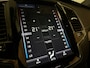 Volvo XC90 T8 AWD Recharge R-Design | Luchtvering | Trekhaak | 360 Camera | Harman Kardon | Schuifdak | Head-Up Display | Adaptieve Cruise Control | Stoel en Stuurwielverwarming | Pilot Assist | BLIS Dode Hoek Detectie | 20 Inch | Full LED Meesturende koplampen | Gelamineerde/geluidwerende zijruiten | Elektrische voorstoelen geheugen | R-Design Leder Contourstoelen met alcantara en wit stiksel en bies | Zitting verlenging voorstoelen | Lederen Dashboard | Keyless Drive | Parkeersensoren voor+achter | Privacy Glass | Elektrisch bedienbare achterklep | Geïntegreerde zongordijnen achterportieren | Geïntegreerd kinderzitje achterin | 7-Persoons | 4-Zone Climate Control | DAB Radio | Apple Carplay/Android Auto | Volvo On Call met mobiele App functie | Onyx Black Metallic |