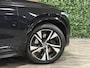 Volvo XC90 T8 AWD Recharge R-Design | Luchtvering | Trekhaak | 360 Camera | Harman Kardon | Schuifdak | Head-Up Display | Adaptieve Cruise Control | Stoel en Stuurwielverwarming | Pilot Assist | BLIS Dode Hoek Detectie | 20 Inch | Full LED Meesturende koplampen | Gelamineerde/geluidwerende zijruiten | Elektrische voorstoelen geheugen | R-Design Leder Contourstoelen met alcantara en wit stiksel en bies | Zitting verlenging voorstoelen | Lederen Dashboard | Keyless Drive | Parkeersensoren voor+achter | Privacy Glass | Elektrisch bedienbare achterklep | Geïntegreerde zongordijnen achterportieren | Geïntegreerd kinderzitje achterin | 7-Persoons | 4-Zone Climate Control | DAB Radio | Apple Carplay/Android Auto | Volvo On Call met mobiele App functie | Onyx Black Metallic |