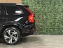 Volvo XC90 T8 AWD Recharge R-Design | Luchtvering | Trekhaak | 360 Camera | Harman Kardon | Schuifdak | Head-Up Display | Adaptieve Cruise Control | Stoel en Stuurwielverwarming | Pilot Assist | BLIS Dode Hoek Detectie | 20 Inch | Full LED Meesturende koplampen | Gelamineerde/geluidwerende zijruiten | Elektrische voorstoelen geheugen | R-Design Leder Contourstoelen met alcantara en wit stiksel en bies | Zitting verlenging voorstoelen | Lederen Dashboard | Keyless Drive | Parkeersensoren voor+achter | Privacy Glass | Elektrisch bedienbare achterklep | Geïntegreerde zongordijnen achterportieren | Geïntegreerd kinderzitje achterin | 7-Persoons | 4-Zone Climate Control | DAB Radio | Apple Carplay/Android Auto | Volvo On Call met mobiele App functie | Onyx Black Metallic |