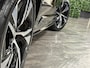 Volvo XC90 T8 AWD Recharge R-Design | Luchtvering | Trekhaak | 360 Camera | Harman Kardon | Schuifdak | Head-Up Display | Adaptieve Cruise Control | Stoel en Stuurwielverwarming | Pilot Assist | BLIS Dode Hoek Detectie | 20 Inch | Full LED Meesturende koplampen | Gelamineerde/geluidwerende zijruiten | Elektrische voorstoelen geheugen | R-Design Leder Contourstoelen met alcantara en wit stiksel en bies | Zitting verlenging voorstoelen | Lederen Dashboard | Keyless Drive | Parkeersensoren voor+achter | Privacy Glass | Elektrisch bedienbare achterklep | Geïntegreerde zongordijnen achterportieren | Geïntegreerd kinderzitje achterin | 7-Persoons | 4-Zone Climate Control | DAB Radio | Apple Carplay/Android Auto | Volvo On Call met mobiele App functie | Onyx Black Metallic |