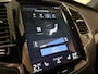 Volvo XC90 T8 AWD Recharge R-Design | Luchtvering | Trekhaak | 360 Camera | Harman Kardon | Schuifdak | Head-Up Display | Adaptieve Cruise Control | Stoel en Stuurwielverwarming | Pilot Assist | BLIS Dode Hoek Detectie | 20 Inch | Full LED Meesturende koplampen | Gelamineerde/geluidwerende zijruiten | Elektrische voorstoelen geheugen | R-Design Leder Contourstoelen met alcantara en wit stiksel en bies | Zitting verlenging voorstoelen | Lederen Dashboard | Keyless Drive | Parkeersensoren voor+achter | Privacy Glass | Elektrisch bedienbare achterklep | Geïntegreerde zongordijnen achterportieren | Geïntegreerd kinderzitje achterin | 7-Persoons | 4-Zone Climate Control | DAB Radio | Apple Carplay/Android Auto | Volvo On Call met mobiele App functie | Onyx Black Metallic |