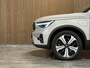 Volvo XC40 T5 Recharge Ultimate Dark | Trekhaak | Schuifdak | Harman Kardon | Parkeercamera | All Season banden | Adaptieve Cruise Control | Pilot Assist | BLIS Dode Hoek Detectie | Bestuurdersstoel elektrisch geheugen | Stoel en Stuurwielverwarming | Privacy Glass | 19 Inch | Passagiersstoel elektrisch | Microtech / alcantara bekleding met wit stiksel en bies | Zitting verlenging voorstoelen | Keyless Drive | Parkeersensoren voor+achter | Privacy Glass | Elektrisch bedienbare achterklep | Climate Control L+R | DAB Radio | Apple Carplay/Android Auto | Volvo On Call met mobiele App functie | Silver Dawn Metallic |