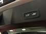 Volvo XC40 T5 Recharge Ultimate Dark | Trekhaak | Schuifdak | Harman Kardon | Parkeercamera | All Season banden | Adaptieve Cruise Control | Pilot Assist | BLIS Dode Hoek Detectie | Bestuurdersstoel elektrisch geheugen | Stoel en Stuurwielverwarming | Privacy Glass | 19 Inch | Passagiersstoel elektrisch | Microtech / alcantara bekleding met wit stiksel en bies | Zitting verlenging voorstoelen | Keyless Drive | Parkeersensoren voor+achter | Privacy Glass | Elektrisch bedienbare achterklep | Climate Control L+R | DAB Radio | Apple Carplay/Android Auto | Volvo On Call met mobiele App functie | Silver Dawn Metallic |