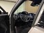 Volvo XC40 T5 Recharge Ultimate Dark | Trekhaak | Schuifdak | Harman Kardon | Parkeercamera | All Season banden | Adaptieve Cruise Control | Pilot Assist | BLIS Dode Hoek Detectie | Bestuurdersstoel elektrisch geheugen | Stoel en Stuurwielverwarming | Privacy Glass | 19 Inch | Passagiersstoel elektrisch | Microtech / alcantara bekleding met wit stiksel en bies | Zitting verlenging voorstoelen | Keyless Drive | Parkeersensoren voor+achter | Privacy Glass | Elektrisch bedienbare achterklep | Climate Control L+R | DAB Radio | Apple Carplay/Android Auto | Volvo On Call met mobiele App functie | Silver Dawn Metallic |